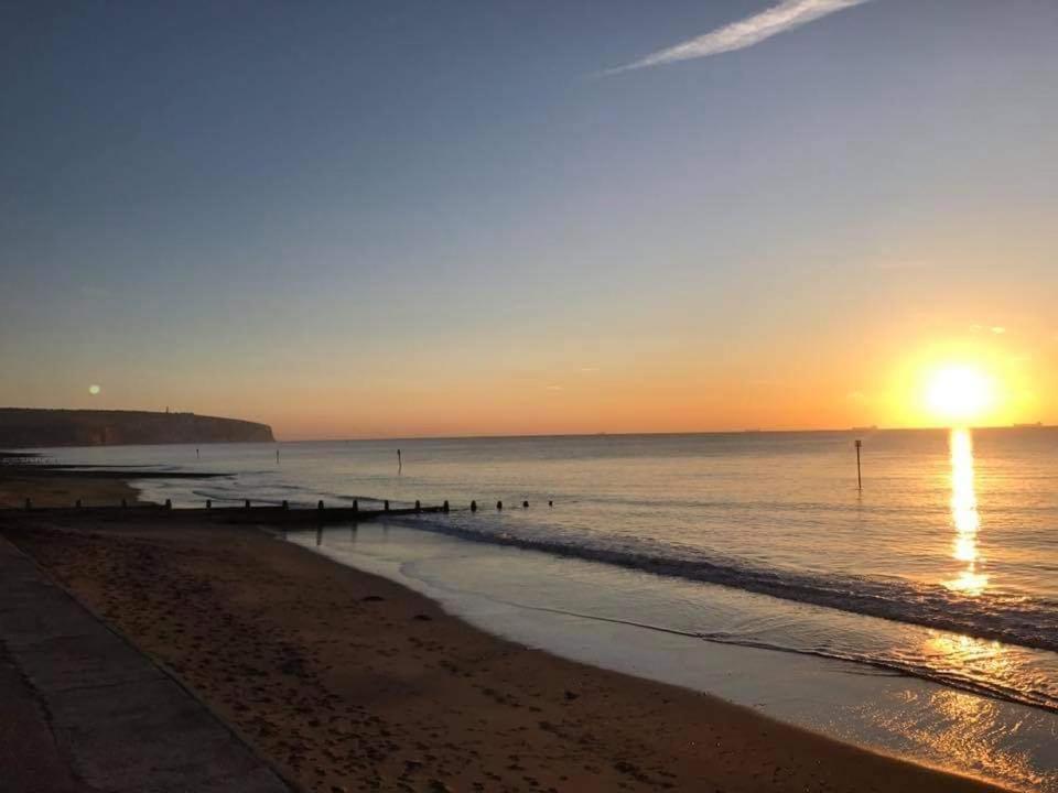 Royal Pier Hotel Sandown Exterior photo