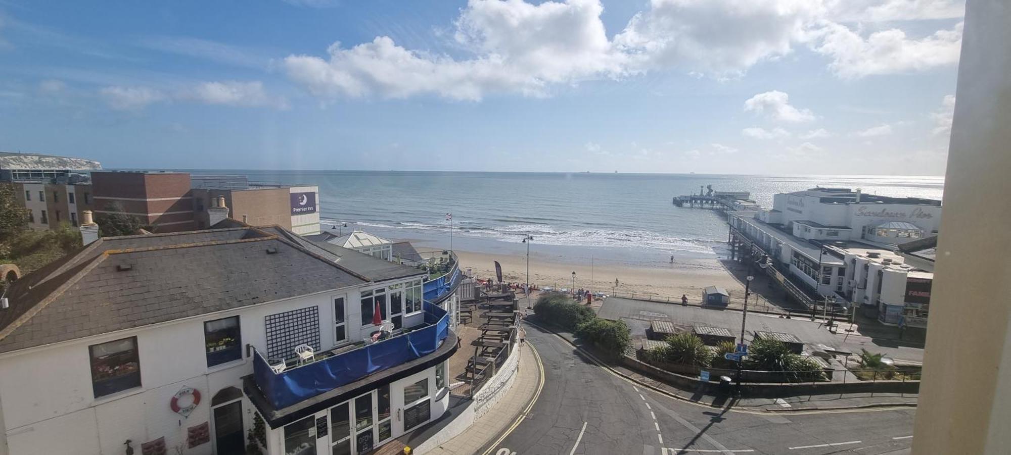 Royal Pier Hotel Sandown Exterior photo